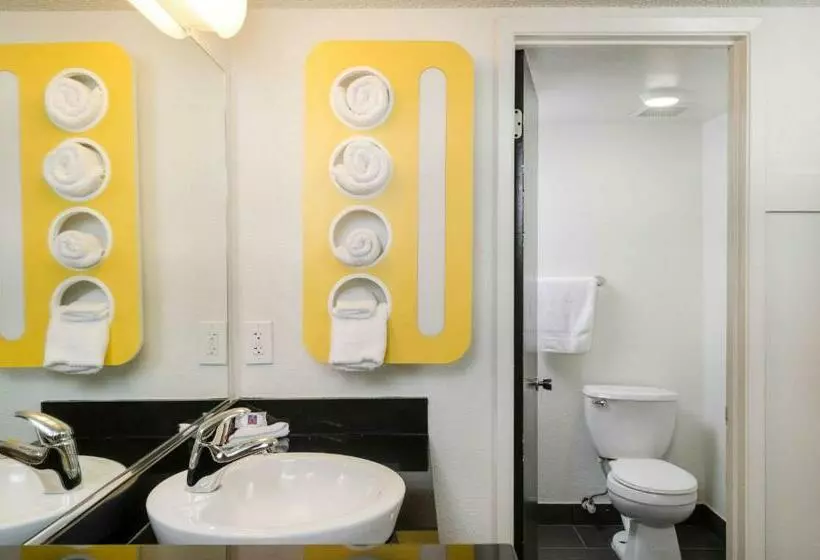 キングサイズベッドのスタンダードルーム, Motel 6merced, Ca