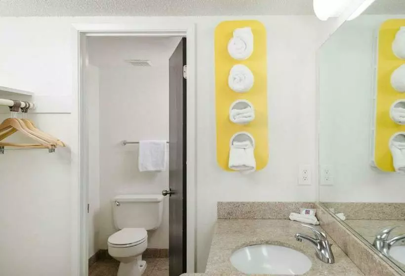 キングサイズベッドのスタンダードルーム, Motel 6merced, Ca