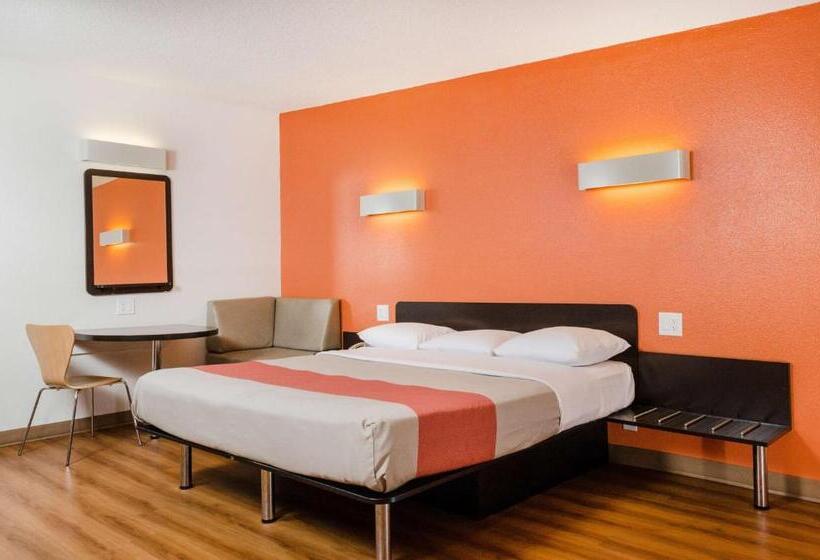 غرفة قياسية لذوى الاحتياجات الخاصة, Motel 6merced, Ca