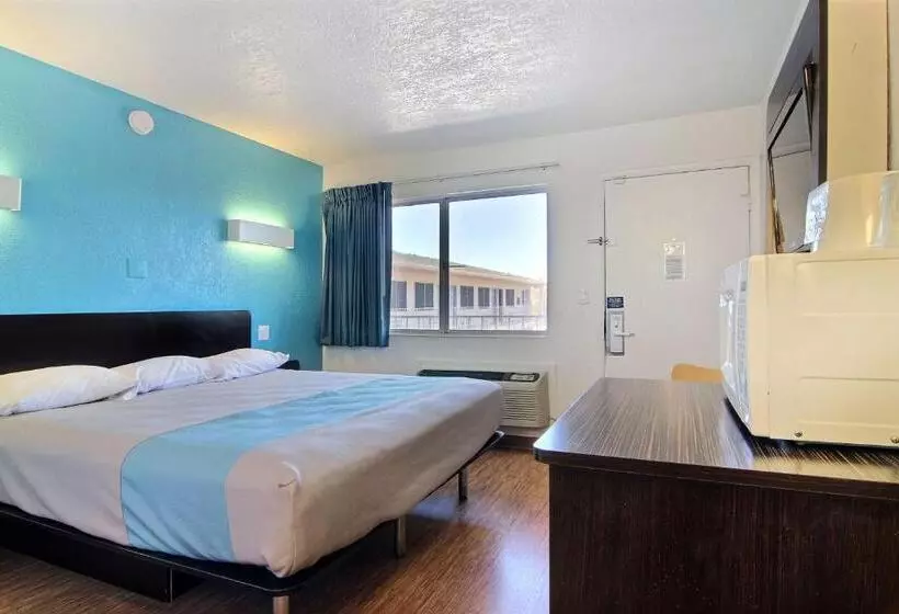 Deluxe-huone King-vuode, Motel 6carlsbad, Nm