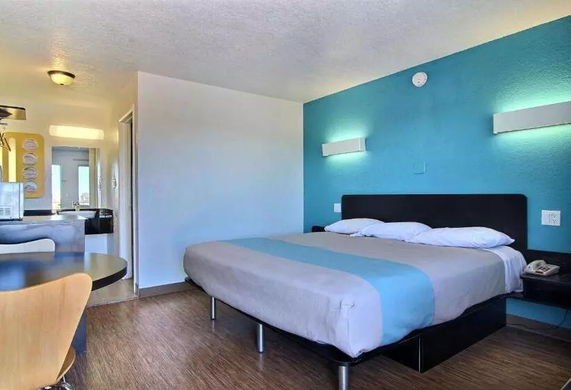 Deluxe-huone King-vuode, Motel 6carlsbad, Nm