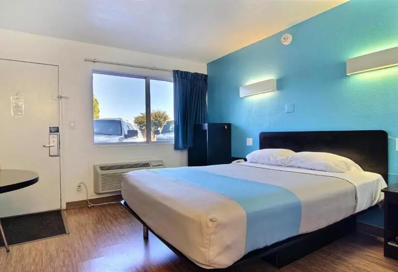 Standard-invahuone, Motel 6carlsbad, Nm