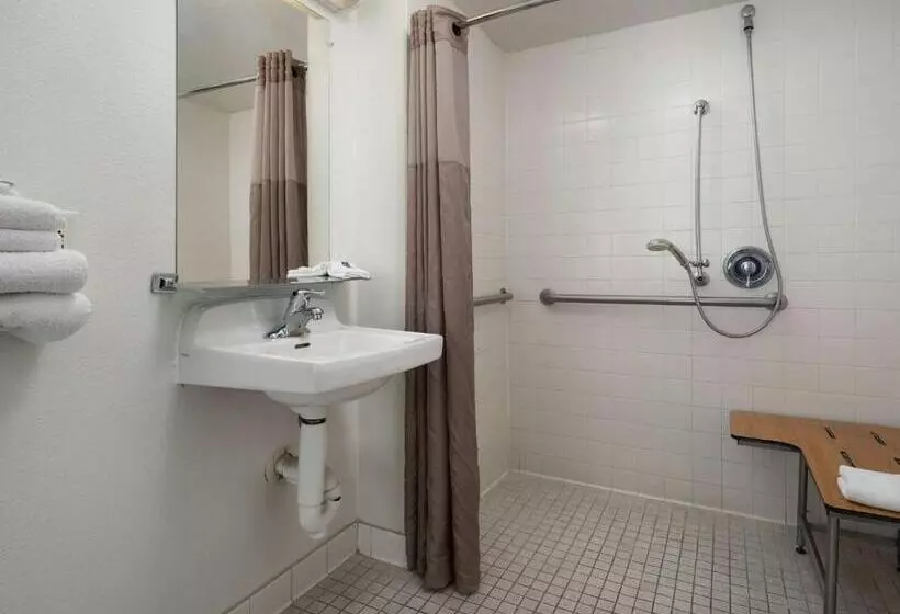 اتاق استاندارد برای معلولان, Motel 6 Pismo Beach, Ca