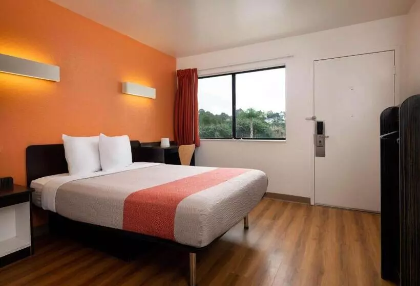 اتاق استاندارد برای معلولان, Motel 6 Pismo Beach, Ca