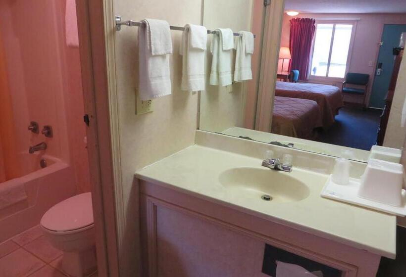 Номер Deluxe, Knights Inn Canton