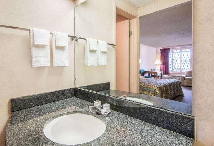 スタンダードルーム, Knights Inn Canton