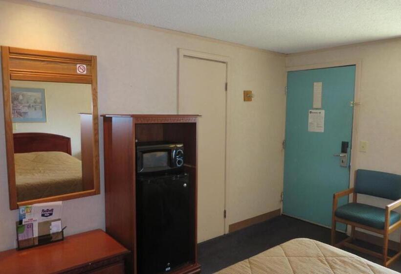 Номер Стандарт, Knights Inn Canton