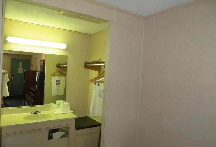 身障者適用スタンダードルーム, Knights Inn Canton