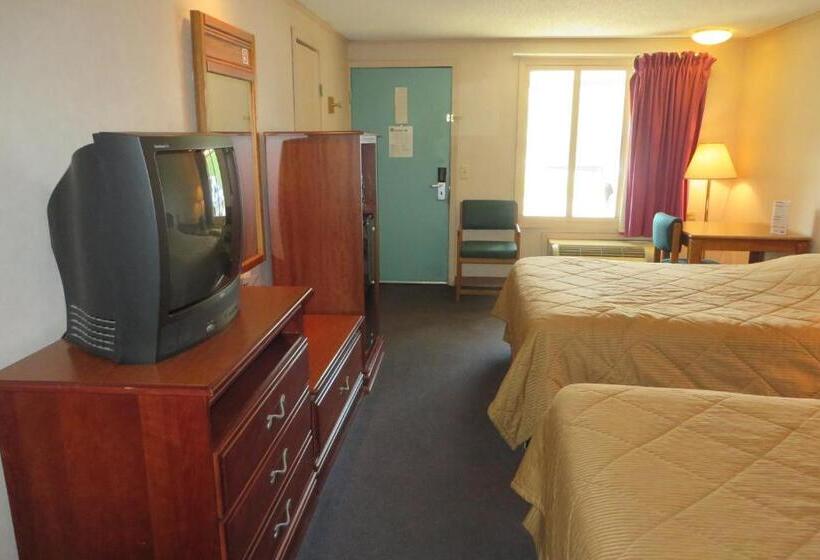 Номер Deluxe, Knights Inn Canton