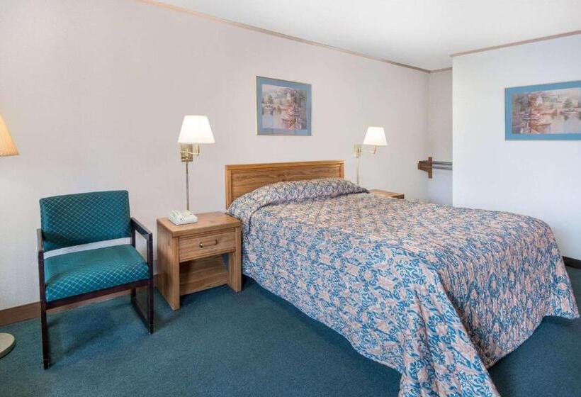Номер Стандарт, Knights Inn Canton