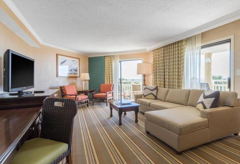 디럭스 스위트 킹 침대, Omni Hilton Head Oceanfront Resort