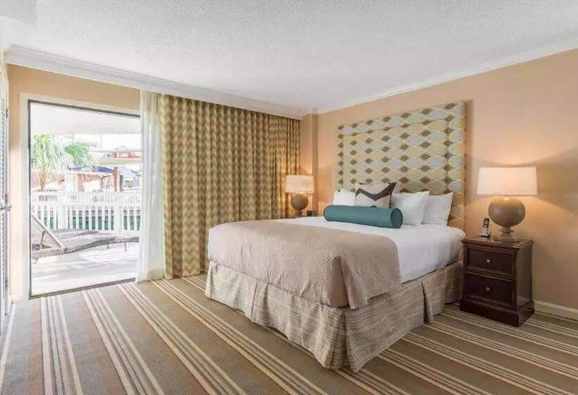 Deluxe Suite King Bed, Omni Hilton Head Oceanfront Resort
