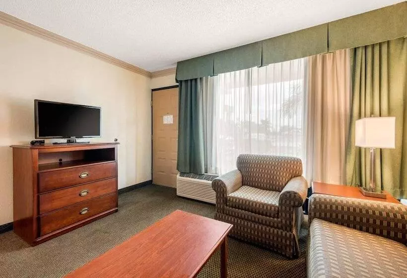 Sviitti, Quality Inn & Suites Tarpon Springs South