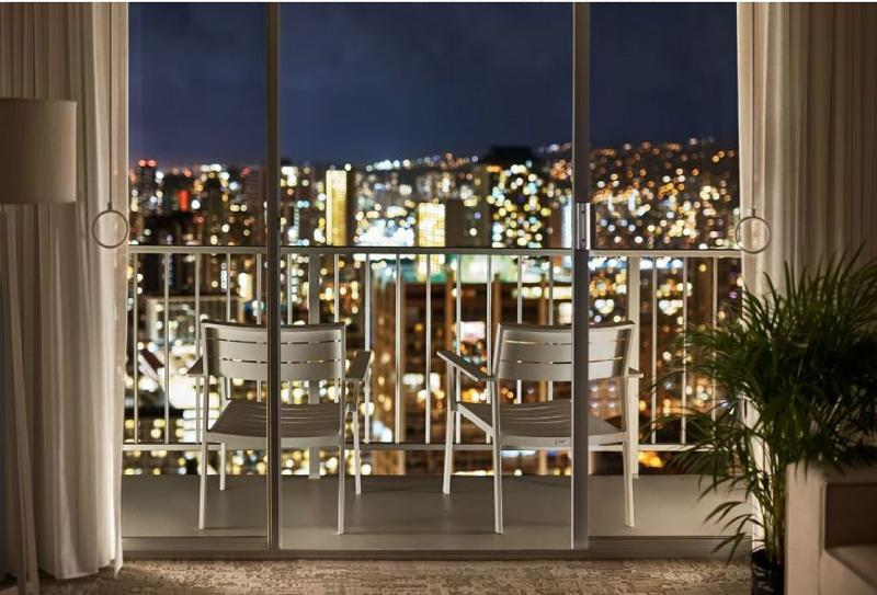 キングサイズベッドのクラブルーム, Alohilani Resort Waikiki Beach