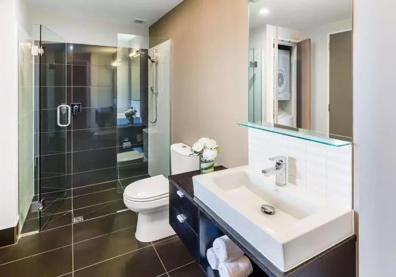 اتاق استاندارد با تخت بزرگ برای معلولان, Best Western Los Angeles Worldport