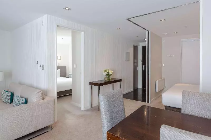 اتاق استاندارد با تخت بزرگ برای معلولان, Best Western Los Angeles Worldport