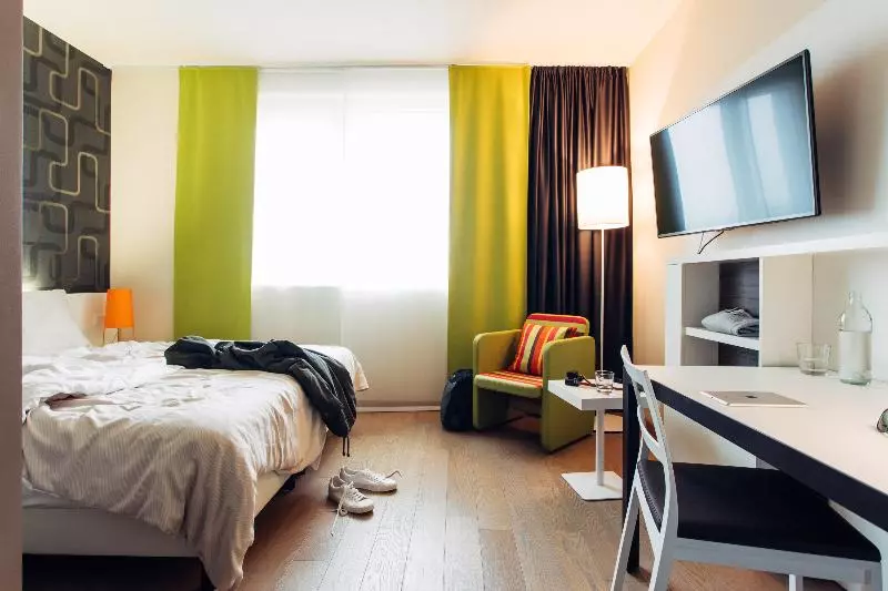 اتاق استاندارد با تخت بزرگ, Holiday Inn Express Louisville Airport Expo Center, An Ihg