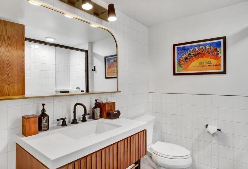 חדר סטנדרט עם מיטת קינג, Indigo   Minneapolis Downtown, An Ihg