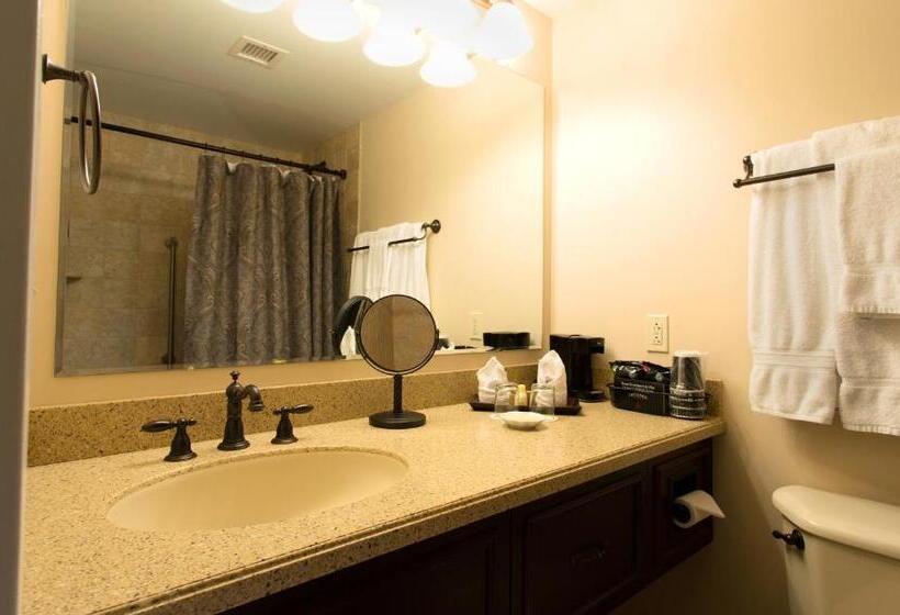 Люкс Повышенной Комфортности, Nassau Inn