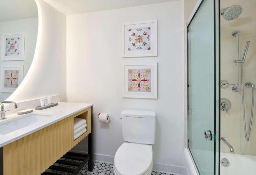 جناح ذو إطلالة جانبية على البحر, Outrigger Waikiki Paradise