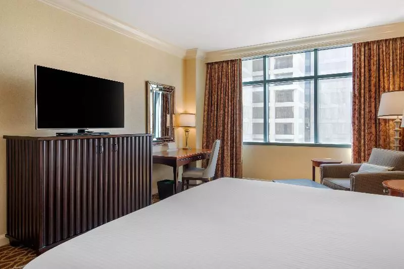 キングサイズベッドのデラックスルーム, Omni Atlanta Hotel At Centennial Park