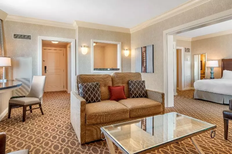 سوئیت با تخت بزرگ, Omni Atlanta Hotel At Centennial Park