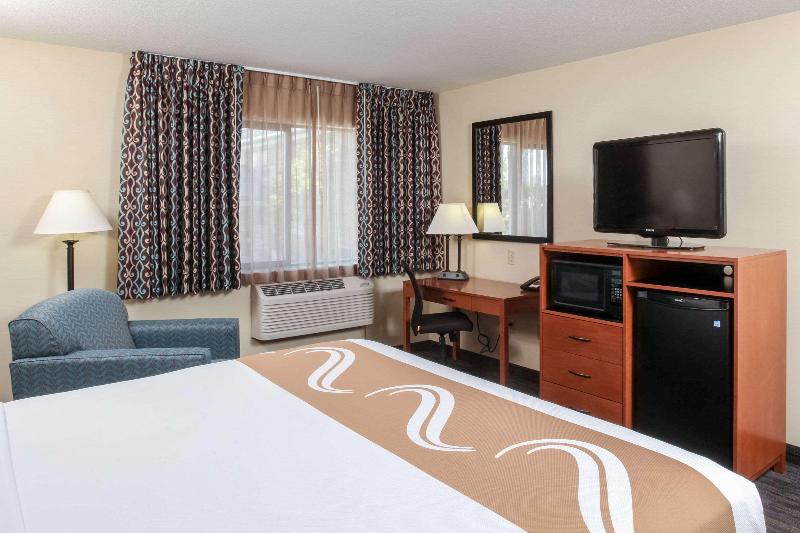 스탠다드 룸 킹사이즈 침대, Quality Inn Oakwood