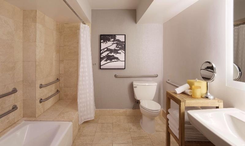 适合残疾人士使用的带超级大床的标准间, Quality Inn Oakwood