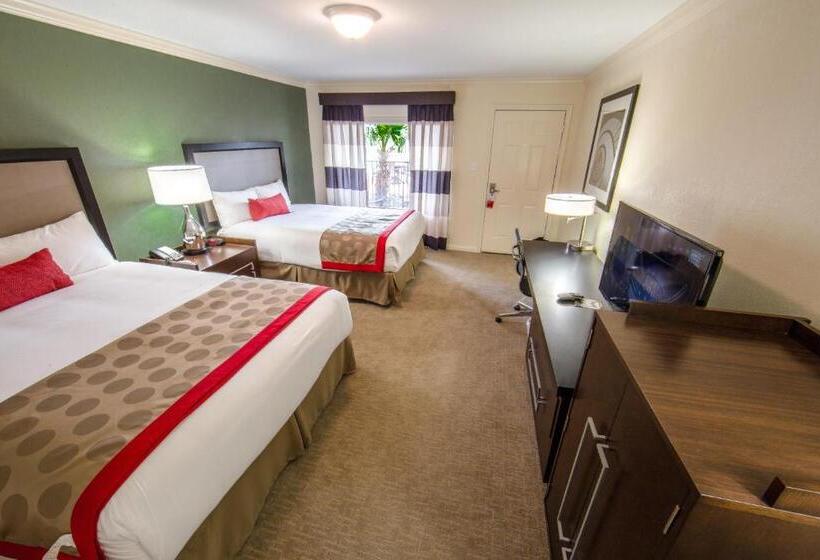 Habitació Estàndard Vista Piscina, Ramada By Wyndham Houston Intercontinental Airport East
