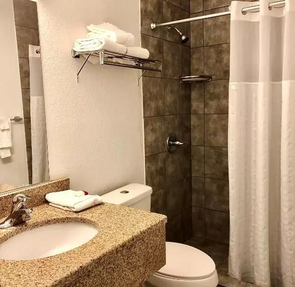 キングサイズベッドのスタンダードルーム, Ramada By Wyndham Spokane Valley