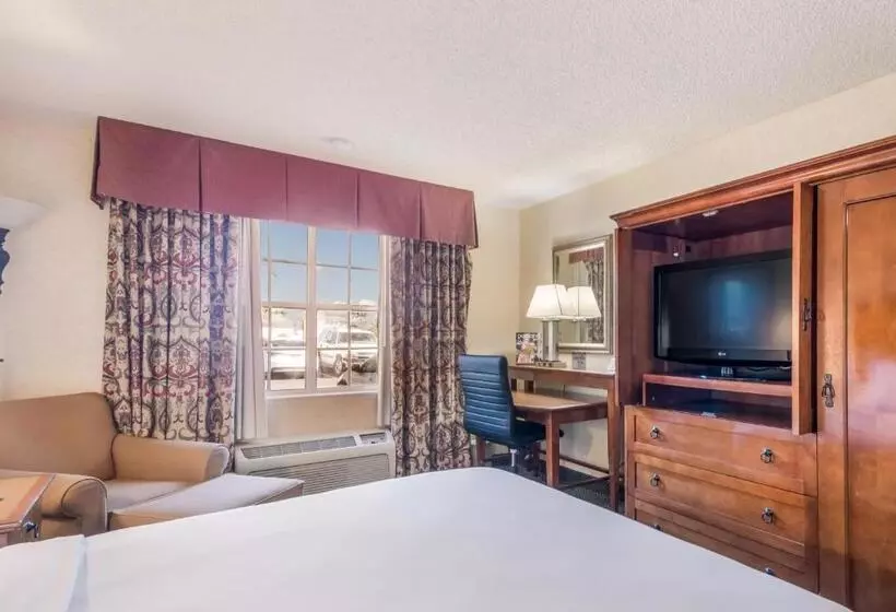 Standard-invahuone, Red Lion Hotel Portland Airport