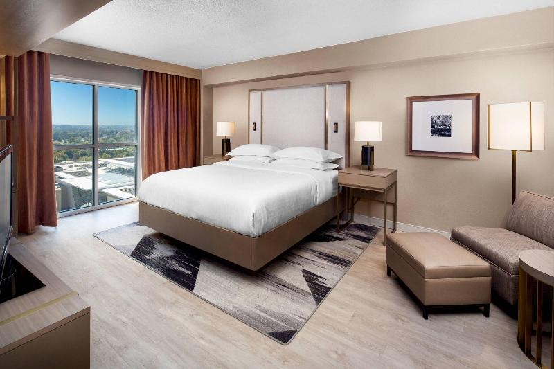 이그제큐티브 스위트 킹침대, Sheraton Raleigh