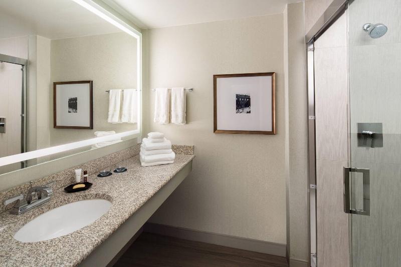 이그제큐티브 스위트 킹침대, Sheraton Raleigh