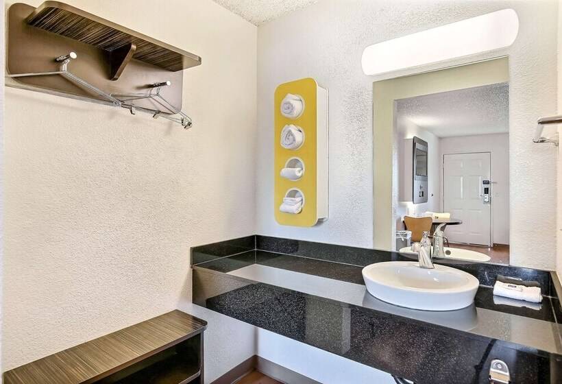 Quarto deluxe, Motel 6oakland, Ca  Embarcadero