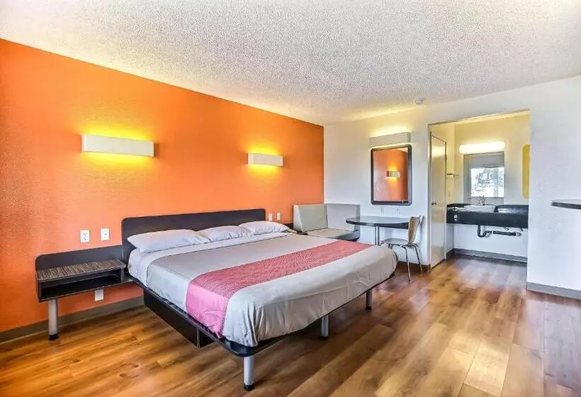 اتاق کلاسیک چهارنفره, Motel 6oakland, Ca Embarcadero