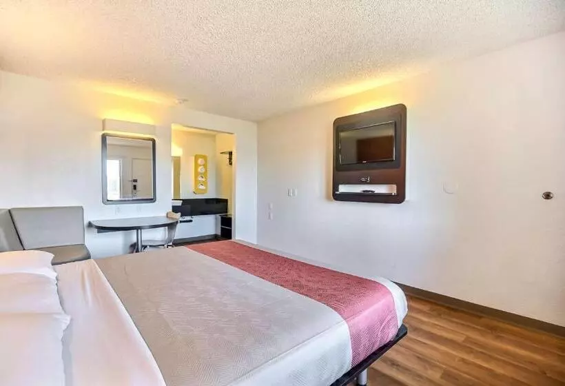 اتاق استاندارد با تخت بزرگ, Motel 6oakland, Ca Embarcadero