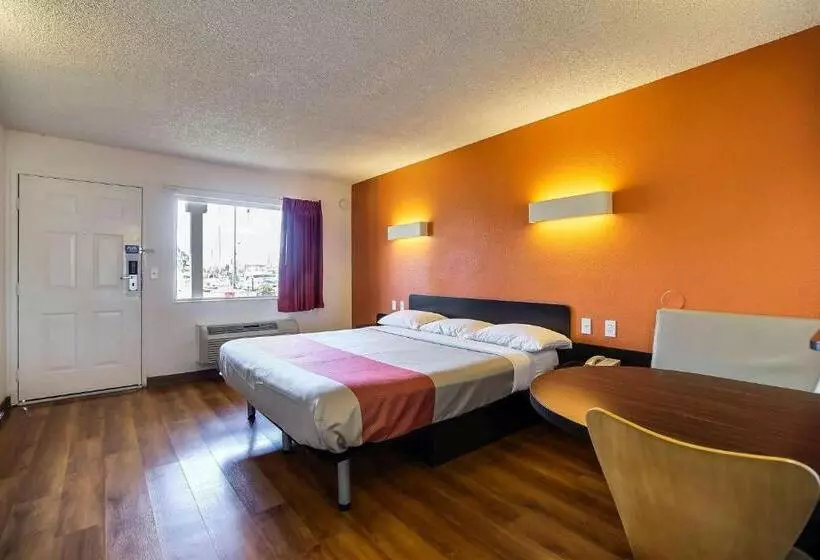 اتاق استاندارد با تخت بزرگ, Motel 6oakland, Ca Embarcadero