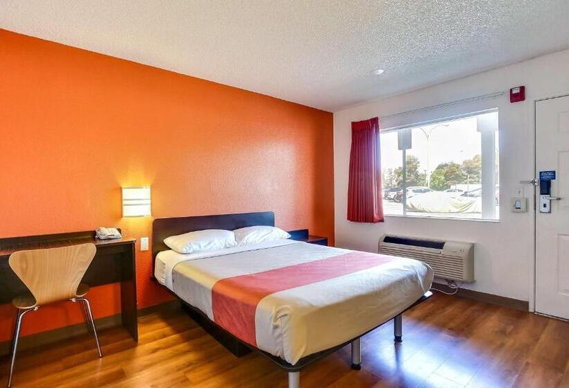 Quarto Standard Cama King, Motel 6oakland, Ca  Embarcadero