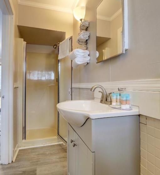 キングサイズベッドのスタンダードルーム, On The Beach Motel