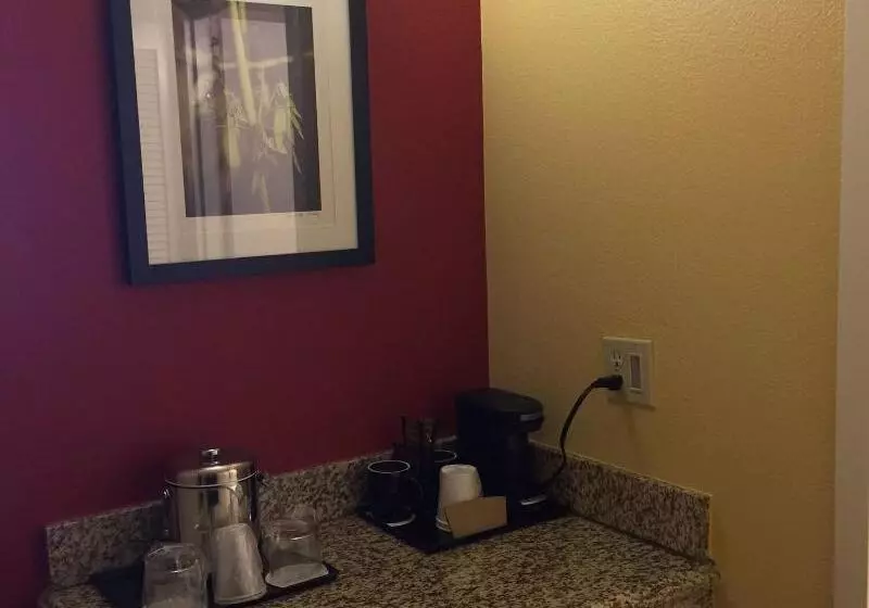 キングサイズベッドのスタンダードルーム, Courtyard By Marriott Alexandria Pentagon South