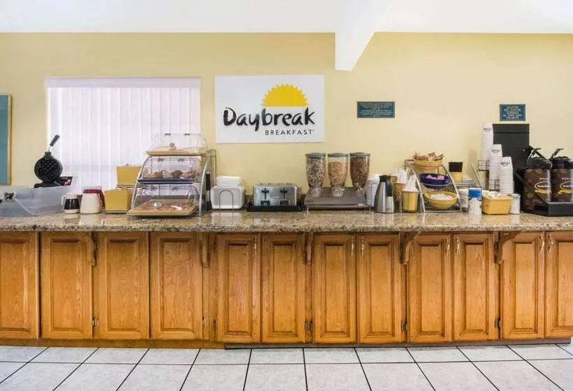 اتاق استاندارد با تخت بزرگ, Days Inn By Wyndham Mcallen