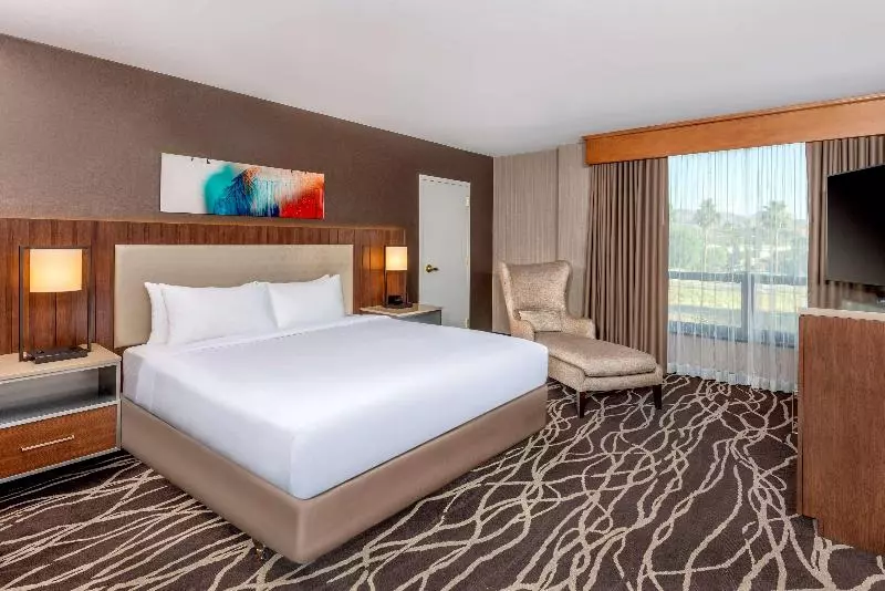 سوئیت جونیور با تخت بزرگ, Doubletree By Hilton Hotel San Bernardino