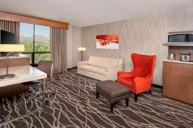 سوئیت جونیور با تخت بزرگ, Doubletree By Hilton Hotel San Bernardino