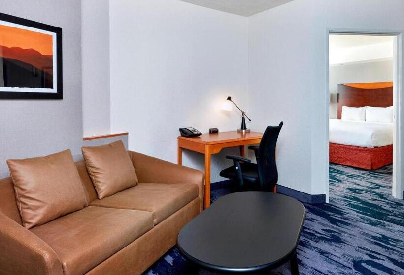 מיטת קינג בסוויטה, Fairfield Inn Suites Indianapolis Downtown