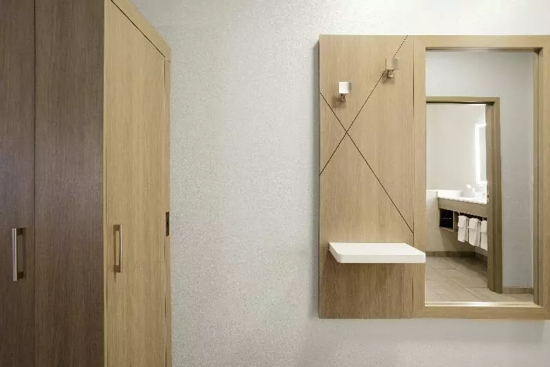 キングサイズベッドのスタンダードルーム, Holiday Inn Express Hotel & Suites Grove City, An Ihg