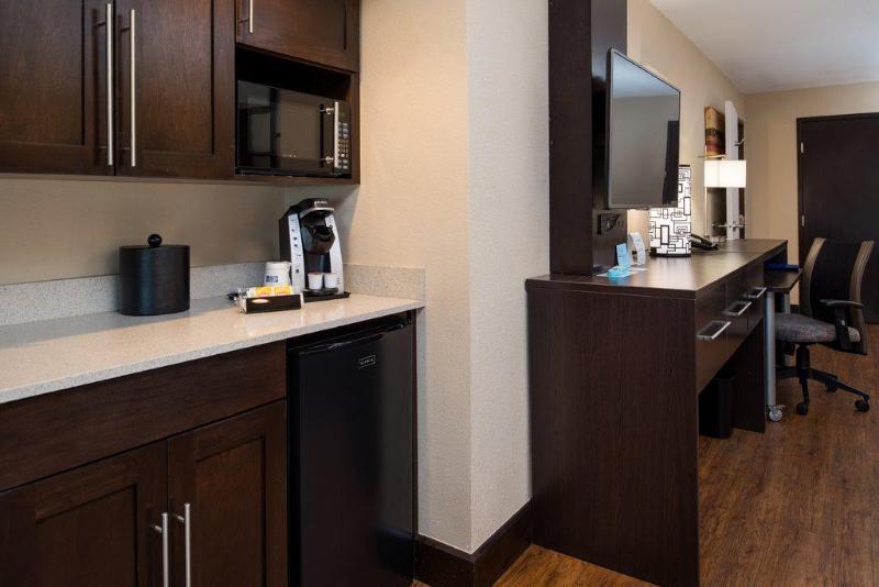 适合残疾人士使用的带超级大床的标准间, Holiday Inn Express & Suites San Antonio Medical Center North, An Ihg