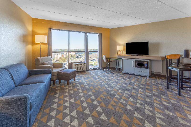 带大床的套房, Holiday Inn Rockford, An Ihg