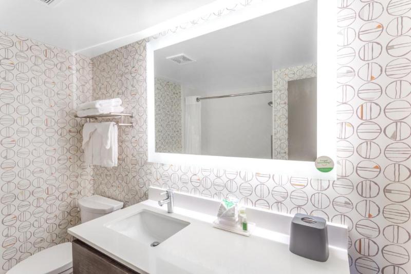Quarto Standard Cama King, Holiday Inn Rockford, An Ihg