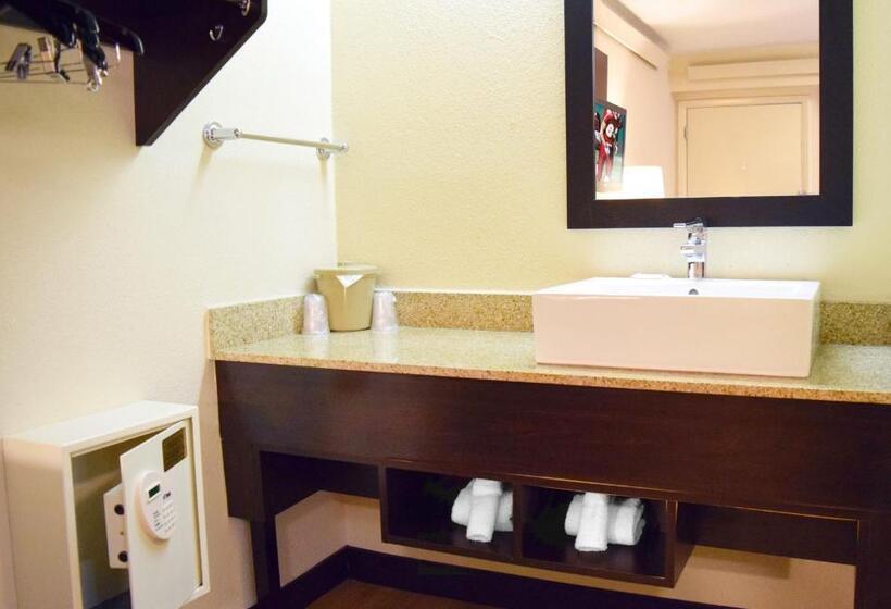キングサイズベッドのスタンダードルーム, Red Roof Inn Plus+ University At Buffalo   Amherst