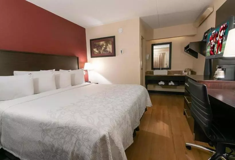 キングサイズベッドのスタンダードルーム, Red Roof Inn Plus+ University At Buffalo   Amherst